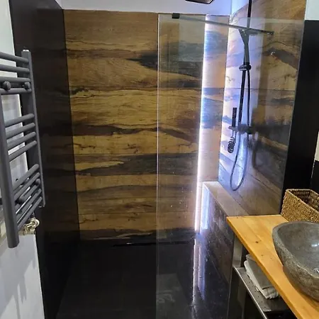 Perfect Modern 5 Minutes From Center Apartament
